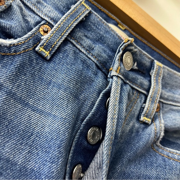 Levi’s Wedgie Straight Frayed Hem Button Fly High Rise Jeans - Picture 5 of 13